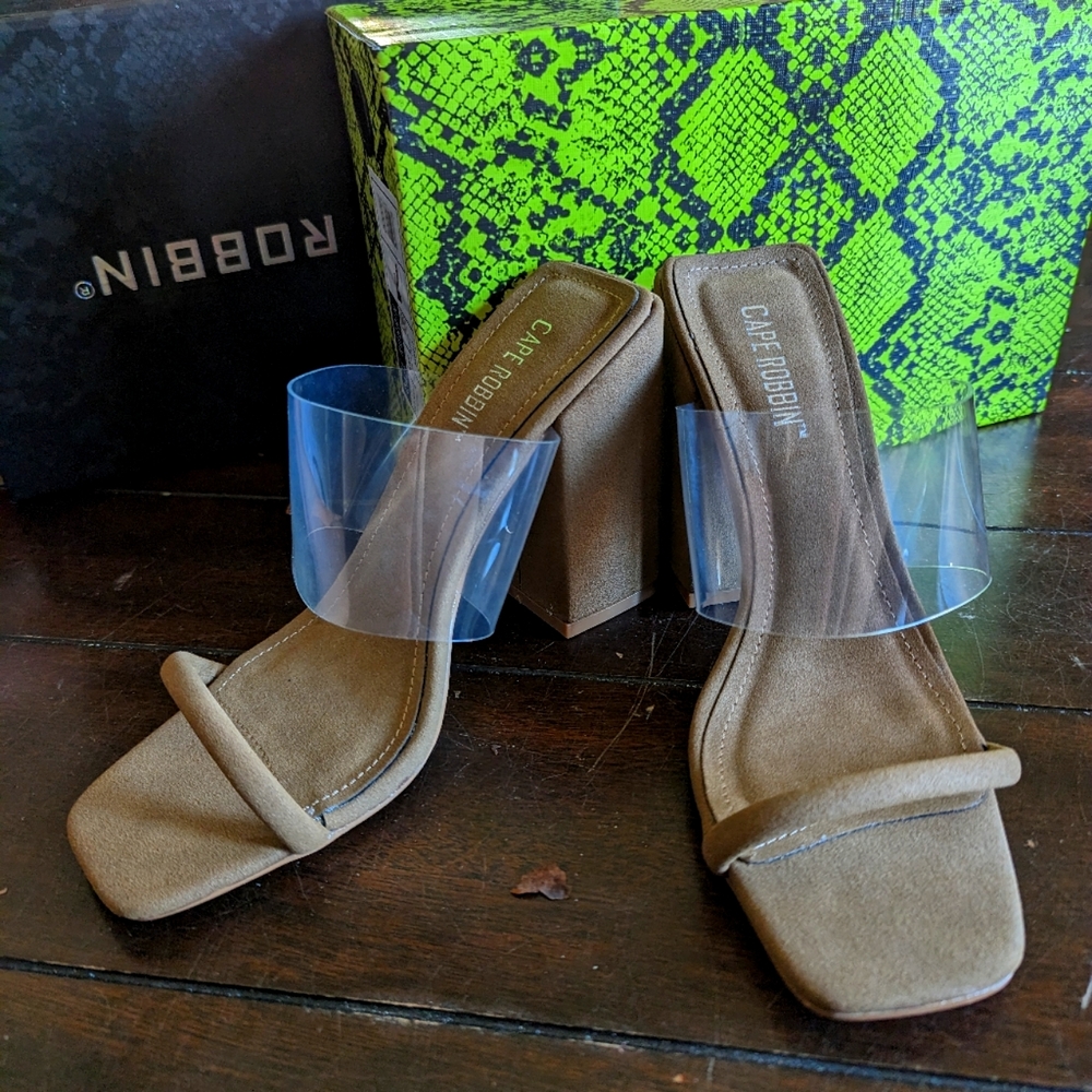 Tan Suede Block heels 5.5 run big fit size 6